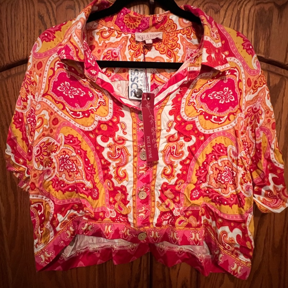2 for $12 💲⬇️ - Vibrant Paisley Crop Button-Up Blouse